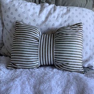 GOLD AND WHITE BOW PILLOW